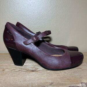 CLARKS Women's Garnit Tianna Dress Pump Size 8.5 M Mary Jane straps chunky heels